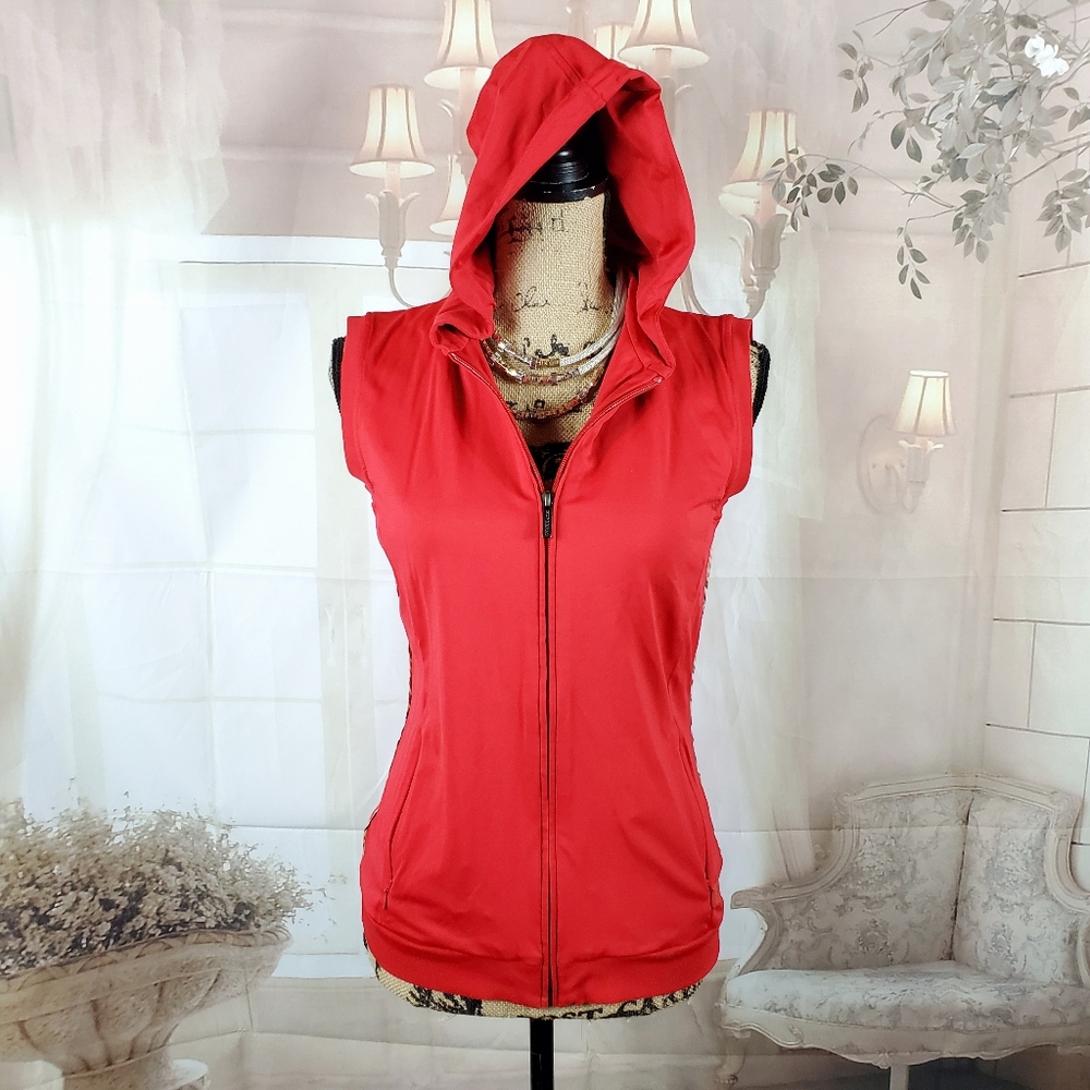 Burberry Golf Red checked trim Zipup Vest